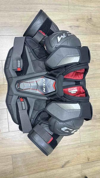 Продам топовый нагрудник CCM FT1 взрослый XL в хорошем состоянии
