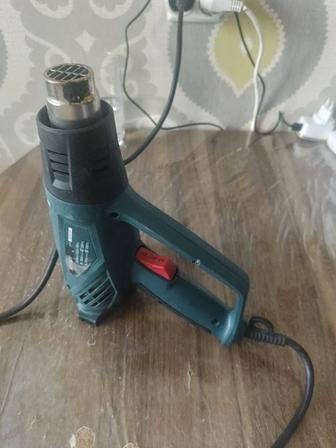 Строительный фен. Рабочий