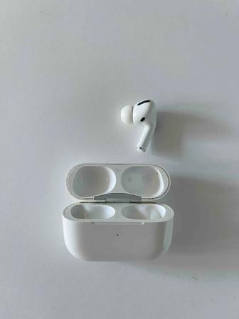 Футляр от AirPods Pro 1 и правый наушник