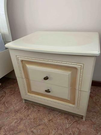 Прикроватные тумбы