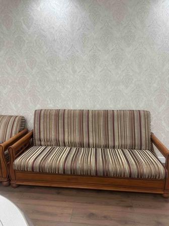 Продам диван в комплекте( кресло пуфик)