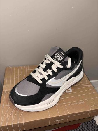 Абсолютно новые кроссовки Li-Ning