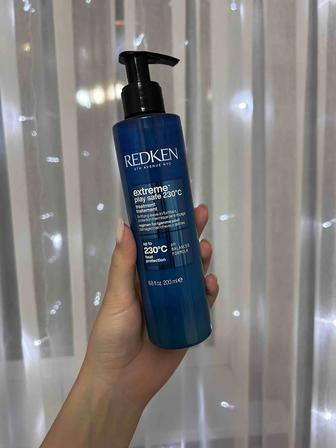 Термозащитный спрей для волос
Redken Extreme Play Safe 230 C