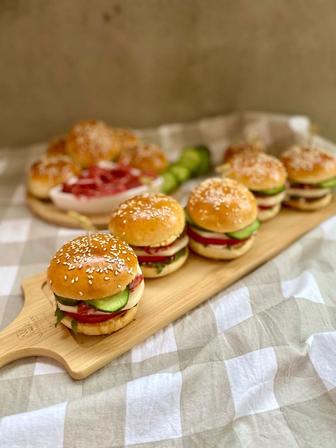 Готовлю на заказ от пирогов, пицц до гамбургеров, хот-догов и сосисок!