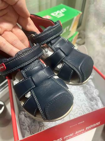 Детские сандалии