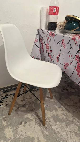 Стол и стулья