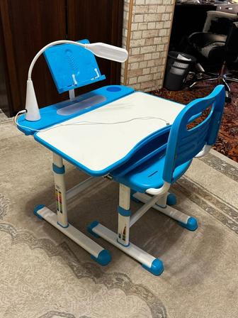 Продам школьную растущую парту в отличном состоянии