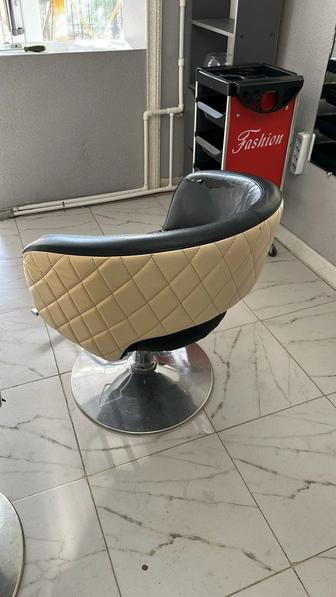 Продам парикмахерское кресло