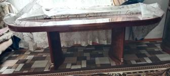 Продам стол для гостиной