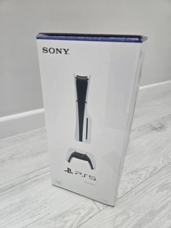 Продается PS5 1тб 2 джойстика с играми