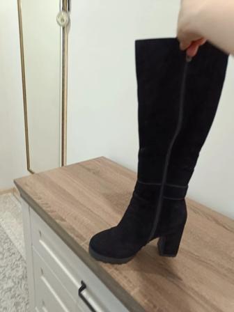 Продаю женские зимние сапоги