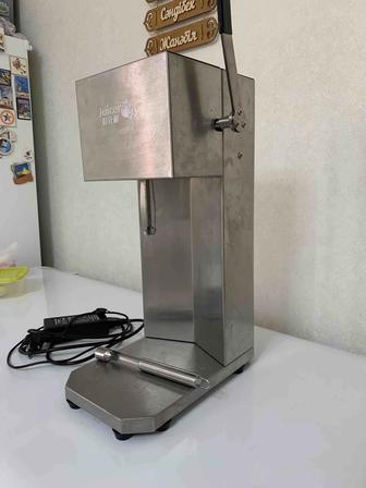 Миксер соковыжималка сок в апельсине