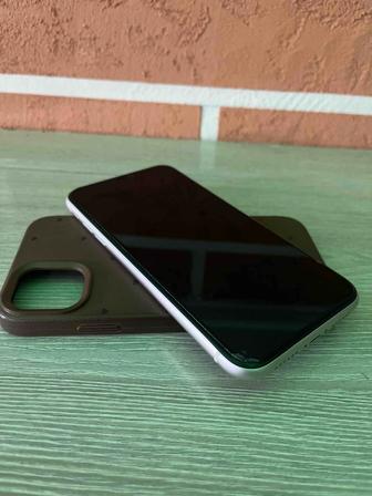 iPhone 11 в хорошем состоянии