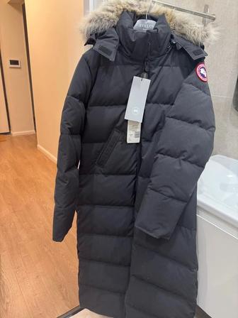Продаю пуховик новый Canada Goose