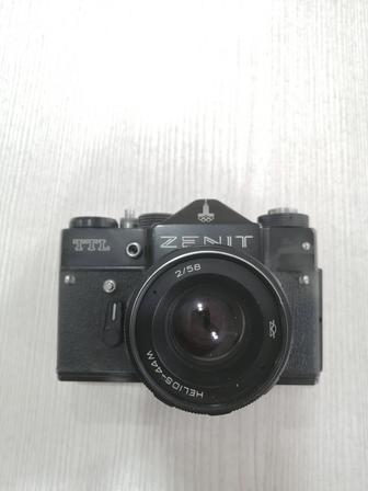Советский фотоаппарат ЗЕНИТ