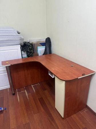 Отдам даром стол компьютерный/рабочий