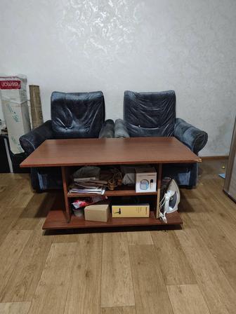 Отдам два кресла и журнальный столик