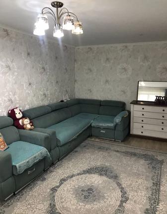 Продам угловой диван с креслом