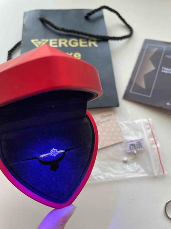 Продам бриллиантовое кольцо