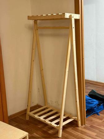 Продам деревянную вешалку для одежды