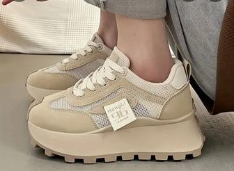 Кроссовки женские спортивные