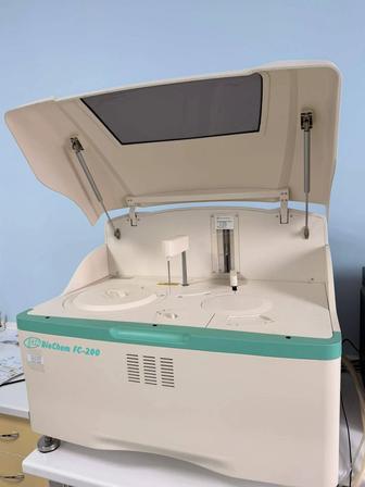 Автоматический биохимический анализатор
HTI BioChem FC-200.