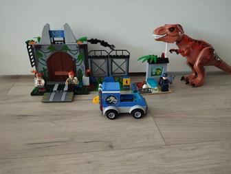 Набор Лего с динозаврами