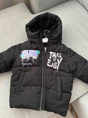 Продам демисезонную детскую куртку