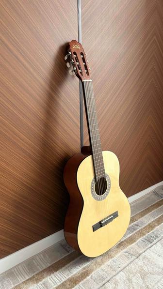 Продам гитару (есть торг)