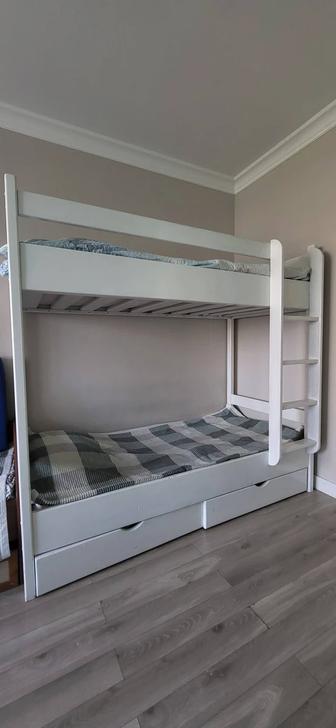 Двухъярусная кровать из дерева с 2 ящиками