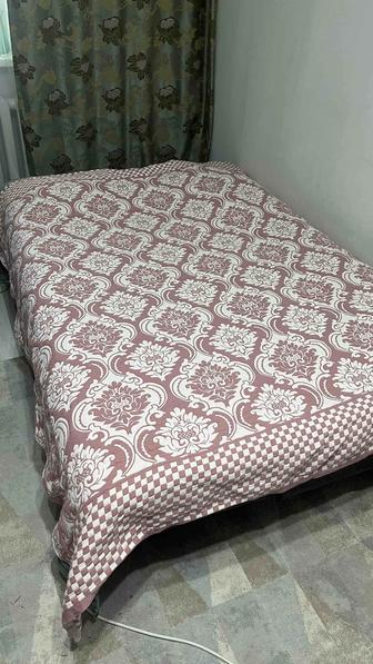 Покрывало на кровать розовое