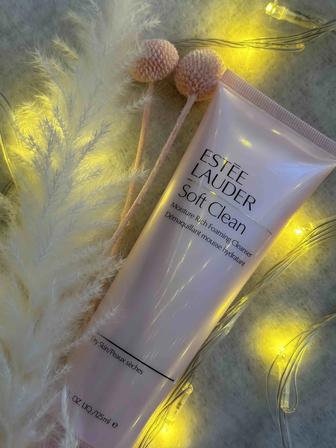 Estee Lauder / Soft Clean Увлажняющая очищающая пенка / Умывалка