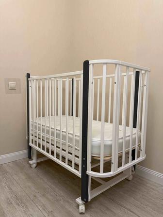 Продам детскую кроватку с деталями