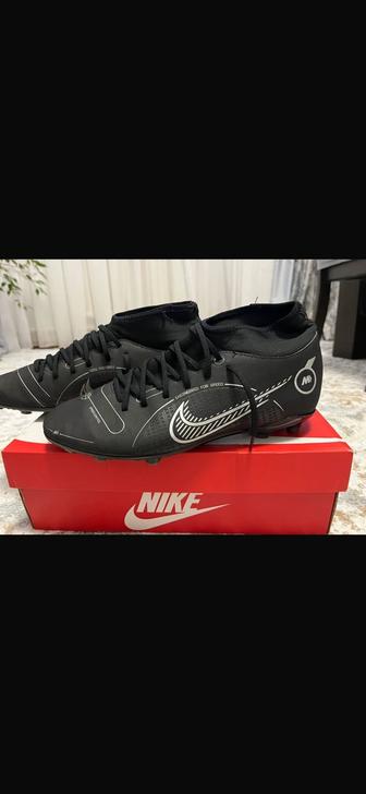 Бутсы футбольные Nike