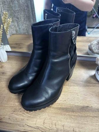 Продам женские ботильоны Vagabond