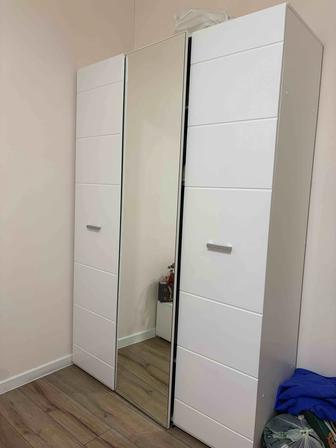 Шкаф, диван, тумбочка