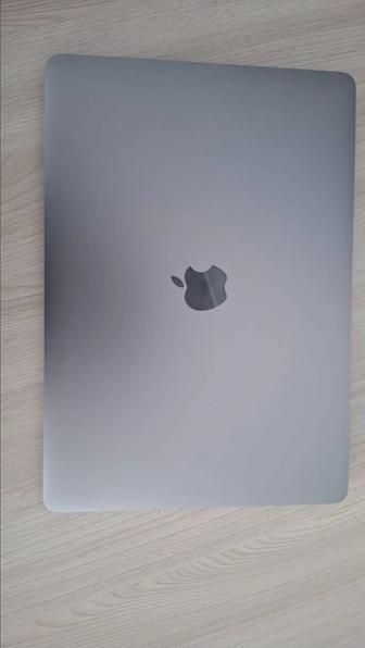 Продам MacBook Air (M1, 2020 г.)