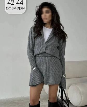 Продам трикотажный костюм