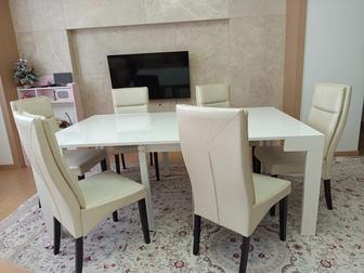 Стол и стулья продаются