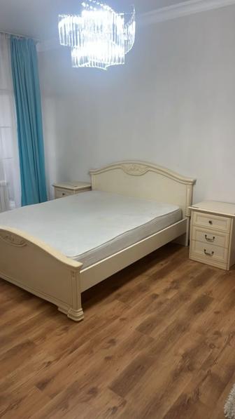 Продам кровать, тумбы, трюмо, шкаф