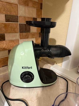 Шнековая соковыжималка
Kitfort KT-1146