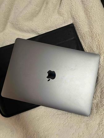 MacBook Air M1 256Гб в отличном состоянии