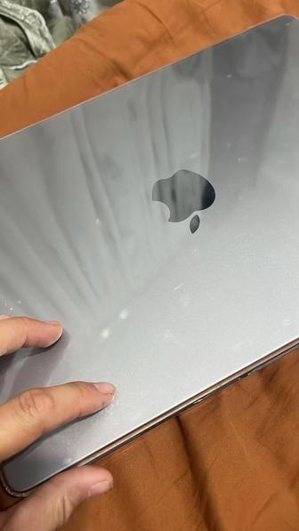 Продам mac book 15 pro 8 512 г