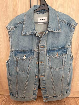 Джинсовая жилетка