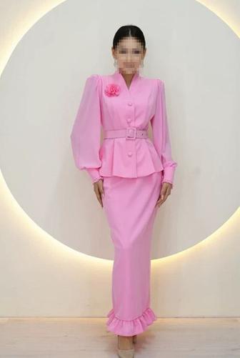 Очень красивый костюм двойка с юбкой