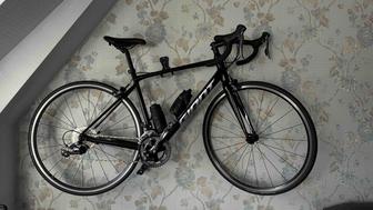 Шоссейный велосипед Giant contend 2