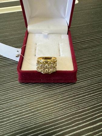 Очень богатое необыкновенно красивое золотое кольцо с 10 натуральными брилл