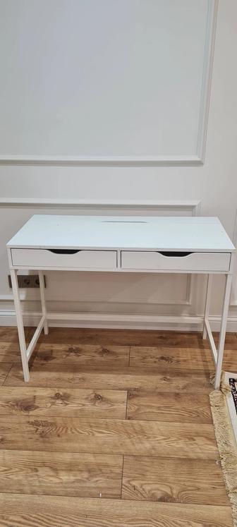 Стол письменный в отличном состоянии