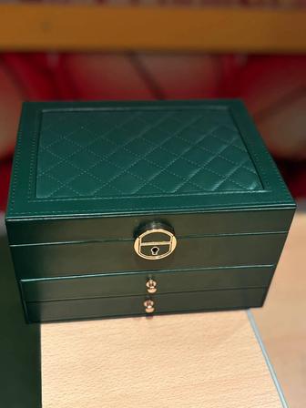 Продается шкатулка для ожерелье зеленый