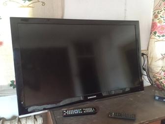 Продам жк телевизор Samsung . 102 см .